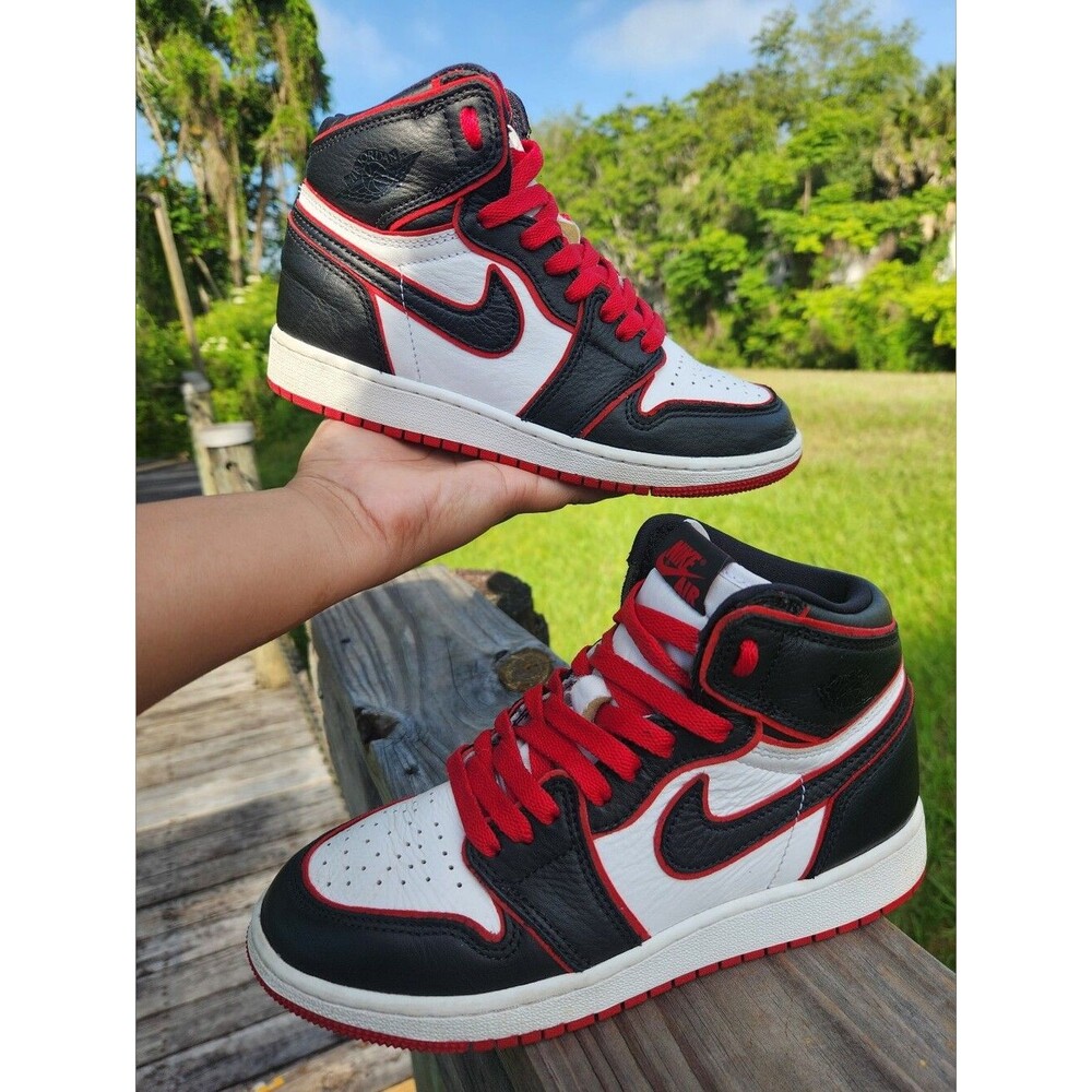 Nike Air Jordan 1 Retro 'Bloodline' Big Kids Size 4.5 Youth Black Red Sneackers - Picture 1 of 15